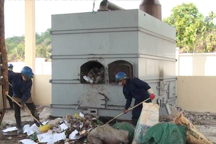 vận động hiến đất để xây dựng lò đốt rác 