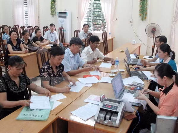 Giao dịch cho vay vốn tại điểm giao dịch xã Đại Hưng, huyện Mỹ Đức, Hà Nội.