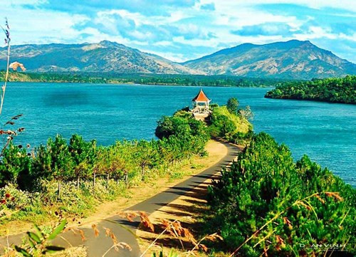 Quang cảnh Biển Hồ (TP Plây-cu, tỉnh Gia Lai). Quang cảnh Biển Hồ (TP Plây-cu, tỉnh Gia Lai).