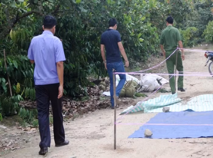 Hai vợ chồng ông T. chết bất thường trong lán.