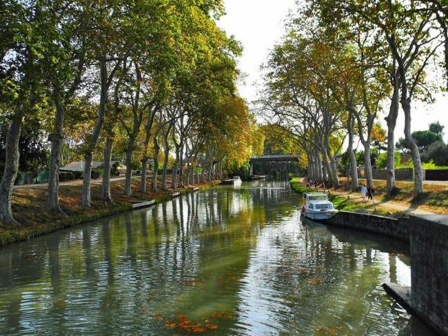 Dự án sau đó được chấp thuận và khởi công xây dựng vào năm 1667, trước khi khánh thành vào năm 1681 với tên gọi Canal Royal du Languedoc, rồi đổi tên thành Canal du Midi.