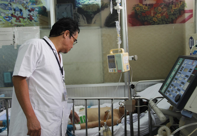 Một bệnh nhi thở máy, điều trị viêm não Nhật Bản tại Bệnh viện Nhi đồng 1 Một bệnh nhi thở máy, điều trị viêm não Nhật Bản tại Bệnh viện Nhi đồng 1