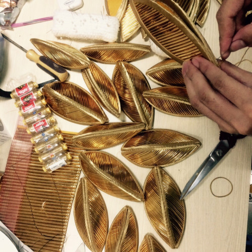 NTK đã rất tỉ mỉ trong từng chi tiết để hoàn thành thiết kế độc đáo này. Từ câu chuyện Việt Nam là nước nông nghiệp và có nền nông nghiệp lúa nước lâu đời, lúa được xem như một biểu tượng thuần khiết và thiêng liêng nhất đã tạo nên cảm hứng cho bộ trang phục.