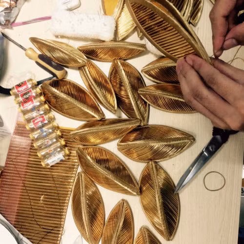 NTK đã rất tỉ mỉ trong từng chi tiết để hoàn thành thiết kế độc đáo này. Từ câu chuyện Việt Nam là nước nông nghiệp và có nền nông nghiệp lúa nước lâu đời, lúa được xem như một biểu tượng thuần khiết và thiêng liêng nhất đã tạo nên cảm hứng cho bộ trang phục.