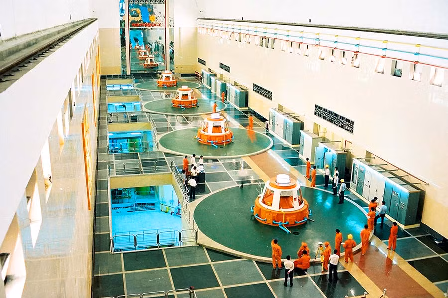 Gian máy của Thủy điện Ia Ly.