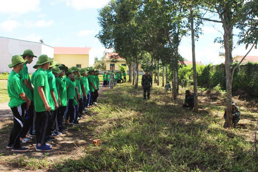 Các chiến sĩ nhí tham gia học tập các nội dung huấn luyện của quân đội. Ảnh: P.L 1 Các chiến sĩ nhí tham gia học tập các nội dung huấn luyện của quân đội. Ảnh: P.L
