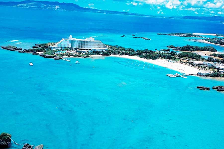 bãi biển Emerald ở phía Tây Okinawa