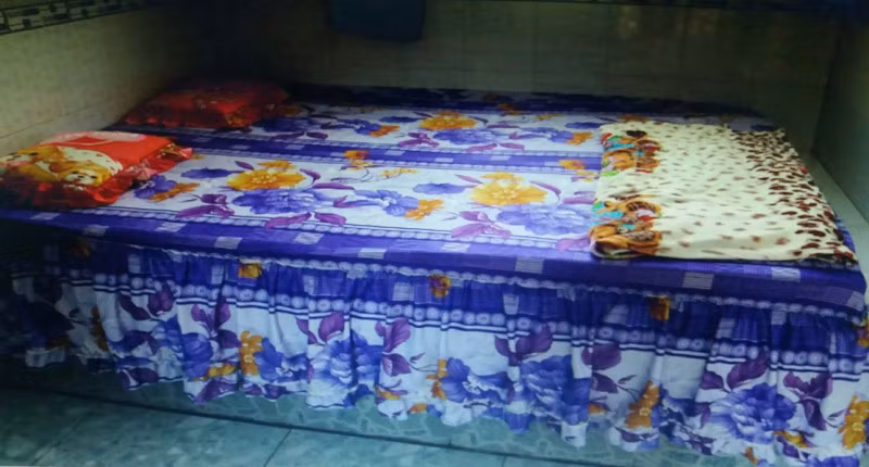 Nơi Duy xâm hại bé Hoa.