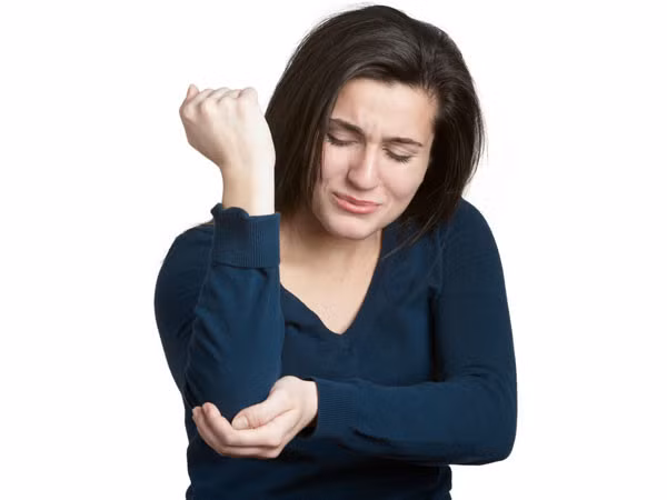 Tốt cho xương: Mận khô là nguồn cung cấp chất polyphenol tuyệt vời không chỉ ngăn ngừa loãng xương mà còn có khả năng đảo ngược tác động của chứng loãng xương. Mận khô và các polyphenol trong chúng giảm sự hấp thu xương và làm tăng hoạt tính osteoblast. Mức kali cao trong mận cũng có ích trong trường hợp loãng xương.