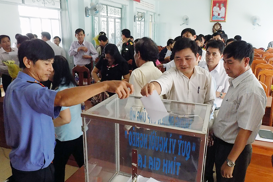  Các cơ quan, đơn vị tham gia ủng hộ Quỹ “Vì người nghèo”. Ảnh: Thanh Nhật