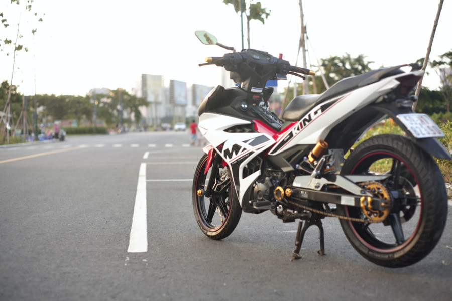 Xe được dọn lại dàn chân, thay giảm sốc Ohlins, gương độ và một vài phụ kiện khác. Kết cấu và dàn áo xe được giữ nguyên bản.