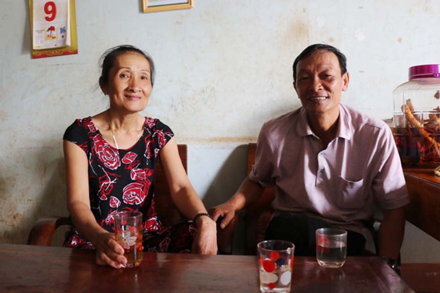 Với sự đồng cam, cộng khổ, vợ chồng ông Hùng đã vượt khó vươn lên làm giàu. Ảnh: N.H Với sự đồng cam, cộng khổ, vợ chồng ông Hùng đã vượt khó vươn lên làm giàu. Ảnh: N.H