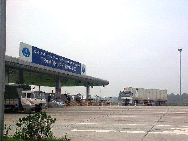 Phương tiện chở hàng quá tải trọng bị từ chối phục vụ trên đường cao tốc Nội Bài-Lào Cai nên phải quay đầu xe.