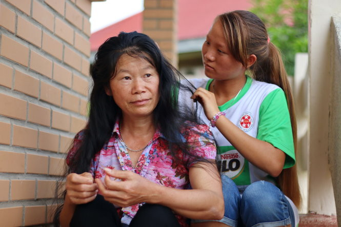 Hai mẹ con chị Tà Thị Mai và Ly Thị Xía ở mái ấm làng Điện Biên Hai mẹ con chị Tà Thị Mai và Ly Thị Xía ở mái ấm làng Điện Biên