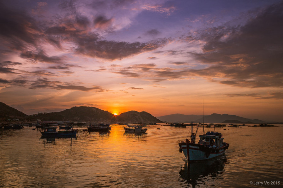 Du lịch "Tam Bình", du khách cũng đừng quên đắm mình trong ánh bình minh hay hoàng hôn. Du lịch