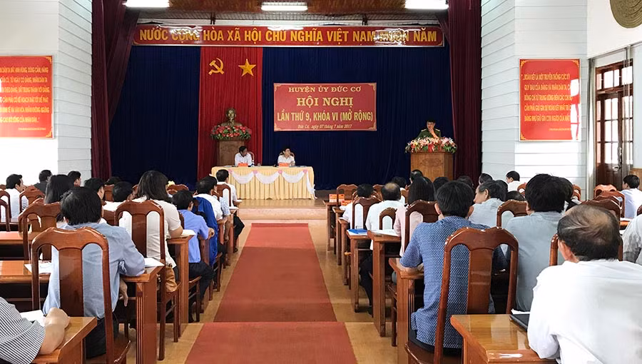 Hội nghị Ban Chấp hành Đảng bộ huyện Đức Cơ lần thứ 9, khóa VI (mở rộng). Ảnh: Ngọc Minh Hội nghị Ban Chấp hành Đảng bộ huyện Đức Cơ lần thứ 9, khóa VI (mở rộng). Ảnh: Ngọc Minh