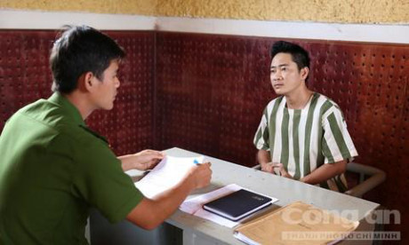 Đối tượng Cương tại cơ quan công an (Ảnh CA.TPHCM) Đối tượng Cương tại cơ quan công an (Ảnh CA.TPHCM)