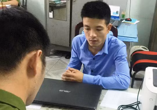 Nguyễn Hữu Tuân tại cơ quan Công an.