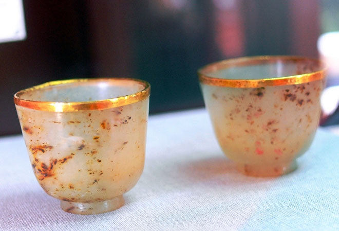 Chén ngọc dát vàng được Ngự xưởng triều Nguyễn chế tác tinh xảo