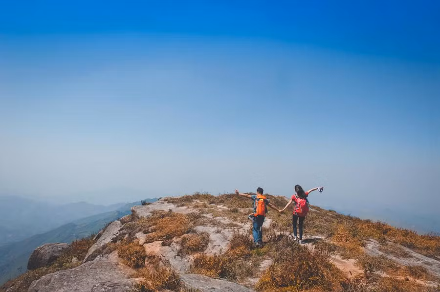 Hòa với mây trời - Ảnh: Le Hong Ha