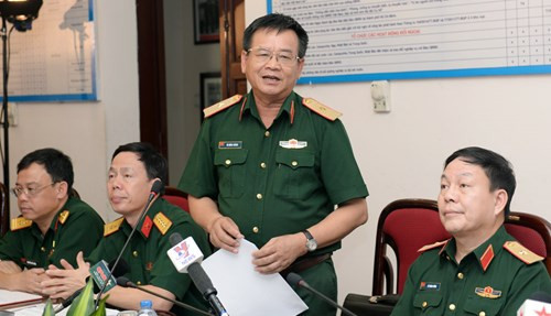 Tiến sĩ Võ Hồng Thắng-Cục trưởng Cục Kinh tế, Bộ Quốc phòng phát biểu tại buổi tọa đàm.