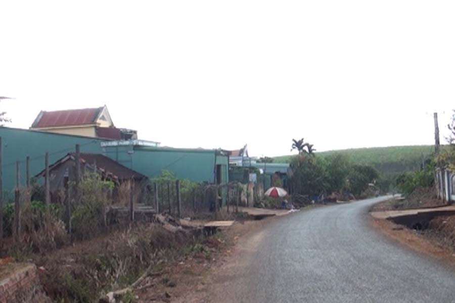 Đường vào thôn Păng Tul (xã Ia Dơk, huyện Đức Cơ). Ảnh: Minh Châu Đường vào thôn Păng Tul (xã Ia Dơk, huyện Đức Cơ). Ảnh: Minh Châu