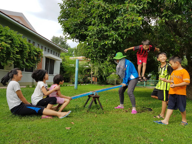 Trẻ em vui đùa trong Làng trẻ em SOS Gò Vấp. Trẻ em vui đùa trong Làng trẻ em SOS Gò Vấp.