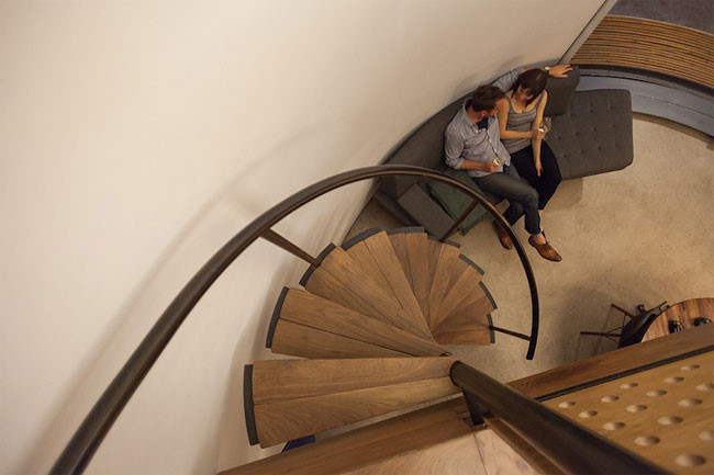 Ngôi nhà này có tổng diện tích sử dụng là hơn 31,5 m2, gồm hai tầng độc đáo. Ngôi nhà này có tổng diện tích sử dụng là hơn 31,5 m2, gồm hai tầng độc đáo.