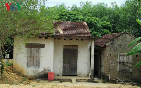 Ngôi nhà của cô Ch. nơi xảy ra vụ án mạng thương tâm.  Ngôi nhà của cô Ch nơi xảy ra vụ án mạng thương tâm.