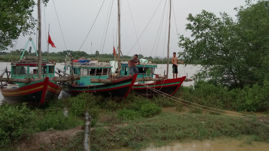 Tàu thuyền các huyện ven biển tỉnh Thanh Hóa đã chủ động tìm nơi neo đậu an toàn Tàu thuyền các huyện ven biển tỉnh Thanh Hóa đã chủ động tìm nơi neo đậu an toàn