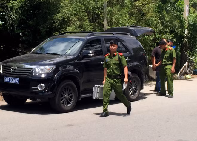  Lực lượng pháp y đến hiện trường.