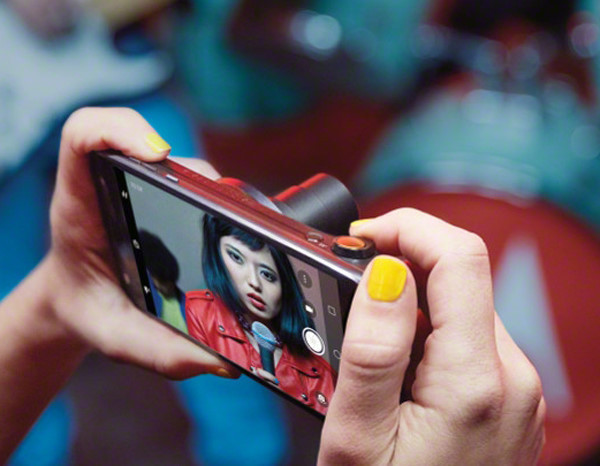 Người dùng có thể gắn thêm các phụ kiện Moto Mods để tùy biến máy linh hoạt hơn Người dùng có thể gắn thêm các phụ kiện Moto Mods để tùy biến máy linh hoạt hơn