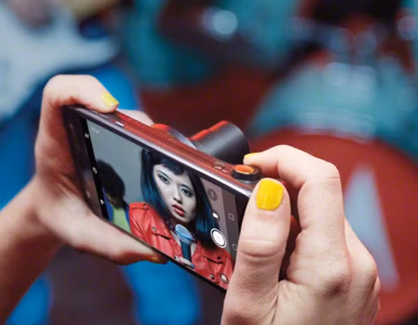  Người dùng có thể gắn thêm các phụ kiện Moto Mods để tùy biến máy linh hoạt hơn