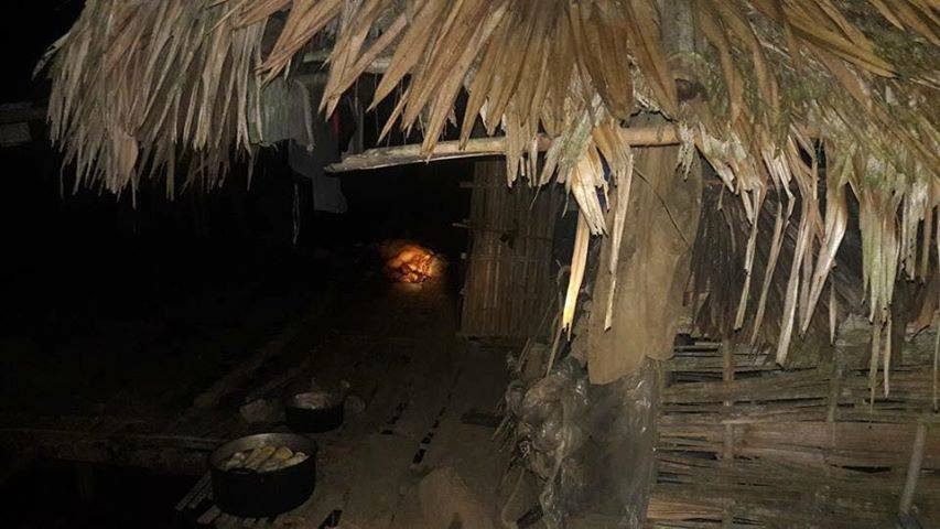 Hiện trường nơi phát hiện thi thể hai vợ chồng tử vong trong lán.