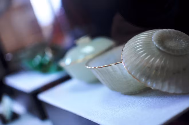 Chén ngọc được chế tác tinh xảo