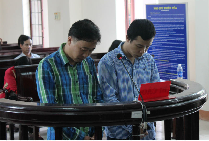 Lê Trung Linh và Huỳnh Văn Thế trả giá vì tội ác gây ra. Lê Trung Linh và Huỳnh Văn Thế trả giá vì tội ác gây ra.