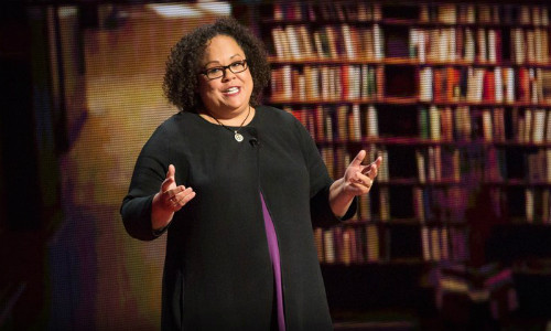 Giáo sư Julie Lythcott-Haim chia sẻ về việc bố mẹ nên ngừng thay con quá nhiều nếu muốn trẻ lớn lên thành công tại một buổi trò chuyện với các phụ huynh. Ảnh: Ted. Giáo sư Julie Lythcott-Haim chia sẻ về việc bố mẹ nên ngừng thay con quá nhiều nếu muốn trẻ lớn lên thành công tại một buổi trò chuyện với các phụ huynh. Ảnh: Ted.