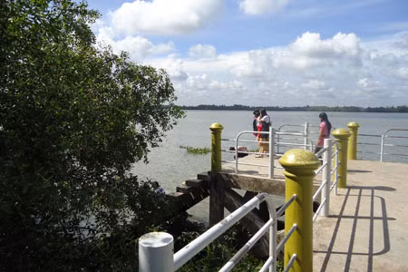 Bên bờ sông Tiền. Ảnh Duy Lê