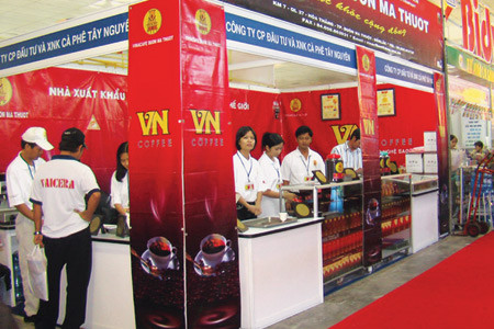 Quầy trưng bày sản phẩm của Công ty. Ảnh: K.N.B