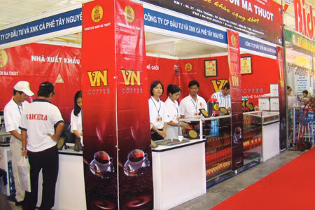 Quầy trưng bày sản phẩm của Công ty. Ảnh: K.N.B