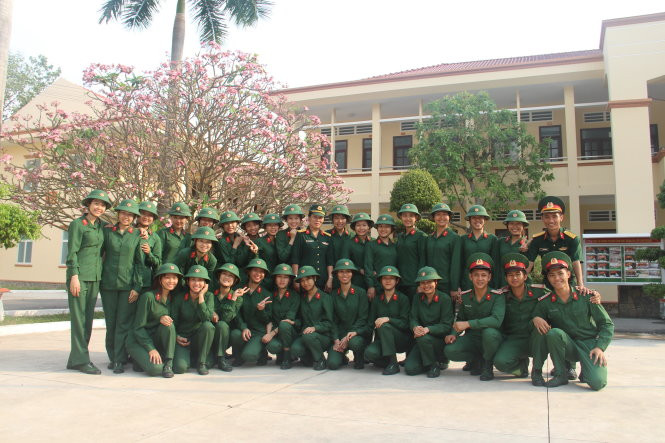 Chúng tôi là đồng đội bên nhau: các nữ tân binh của trung đội 1, Đại đội bộ binh 1.