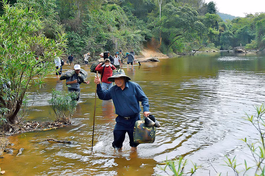 Đường vào thác 50. Ảnh: Đức Thụy
