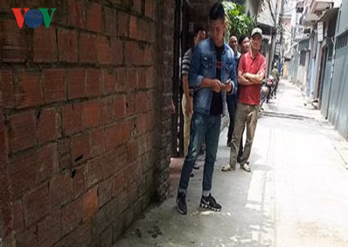 Ngay sau khi nhận được thông tin, lực lượng chức năng có mặt để phong tỏa hiện trường, điều tra sự việc theo quy định pháp luật.