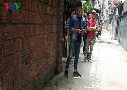 Ngay sau khi nhận được thông tin, lực lượng chức năng có mặt để phong tỏa hiện trường, điều tra sự việc theo quy định pháp luật.