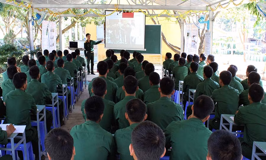 Giờ học chính trị ở Sư đoàn 10 (Quân đoàn 3). Ảnh: S.T Giờ học chính trị ở Sư đoàn 10 (Quân đoàn 3). Ảnh: S.T