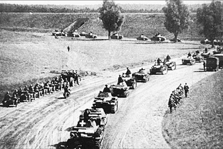 Cuộc tháo chạy của Quân đoàn 2 Ngụy trên đường 7 (ảnh tư liệu).