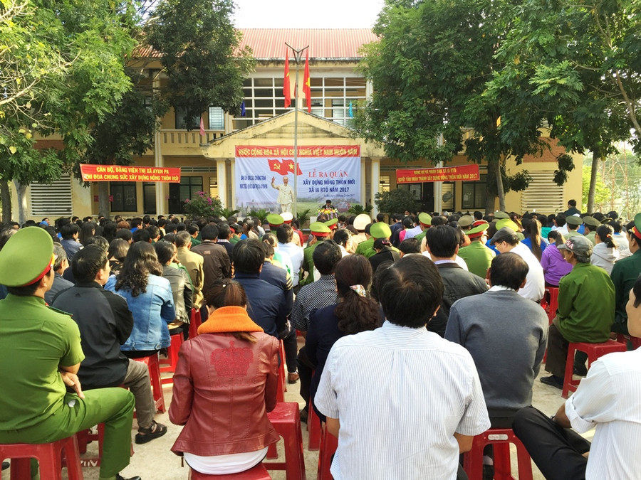Buổi ra quân xây dựng nông thôn mới tại xã Ia Rtô. Ảnh: Q.T Buổi ra quân xây dựng nông thôn mới tại xã Ia Rtô. Ảnh: Q.T