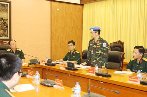 Đại úy Nguyễn Quốc Khánh phát biểu quyết tâm hoàn thành tốt nhiệm vụ được giao.