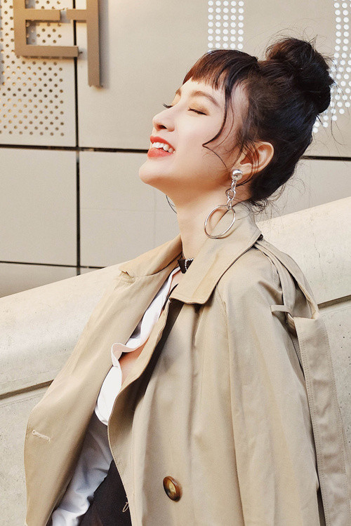 Người đẹp cho biết ngay sau buổi ra mắt, bộ sưu tập của cô đã được khách hàng liên tục đặt mua qua mạng. Người đẹp cho biết ngay sau buổi ra mắt, bộ sưu tập của cô đã được khách hàng liên tục đặt mua qua mạng. Người đẹp cho biết ngay sau buổi ra mắt, bộ sưu tập của cô đã được khách hàng liên tục đặt mua qua mạng. Người đẹp cho biết ngay sau buổi ra mắt, bộ sưu tập của cô đã được khách hàng liên tục đặt mua qua mạng.