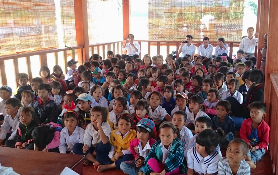 100% học sinh dân tộc Bahnar bậc Tiểu học trên địa bàn huyện đều tham gia chương trình Giao lưu Tiếng Việt. Ảnh: Hồng Thi